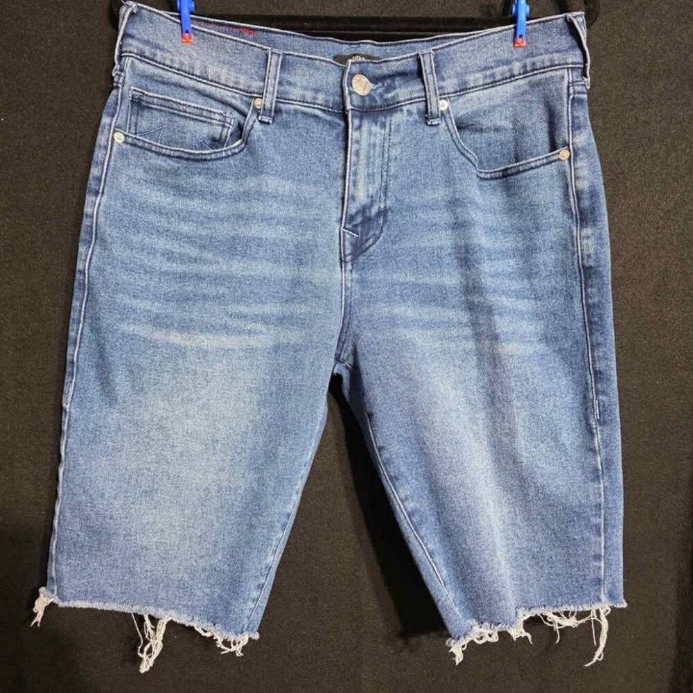 True Religion Ricky Relaxed Straight shorts with raw hem Size:32